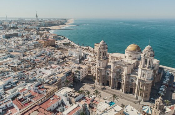 Las mejores zonas para vivir en la costa de Cádiz: guía para encontrar tu hogar ideal